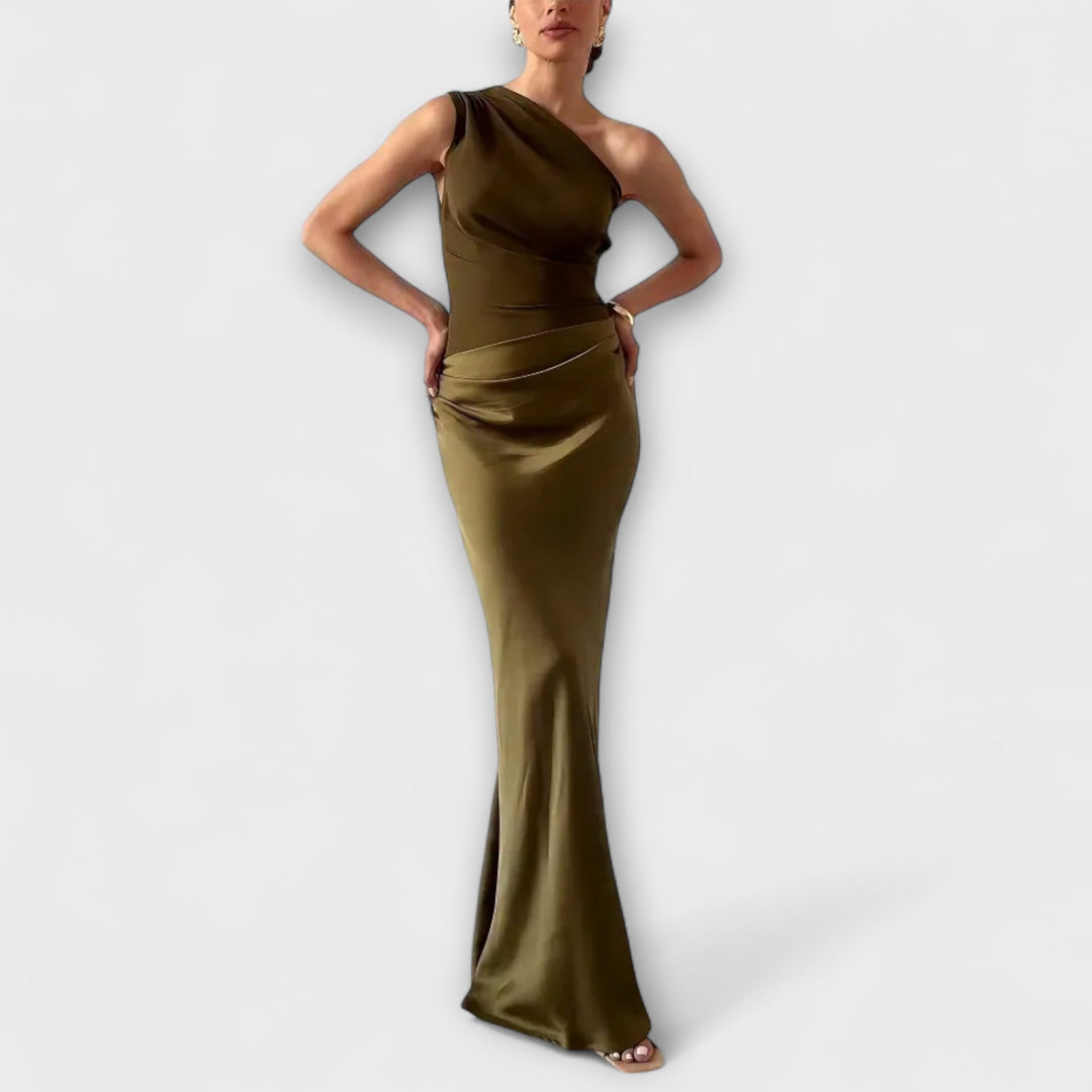 Elegante abito maxi a pieghe con spalla unica