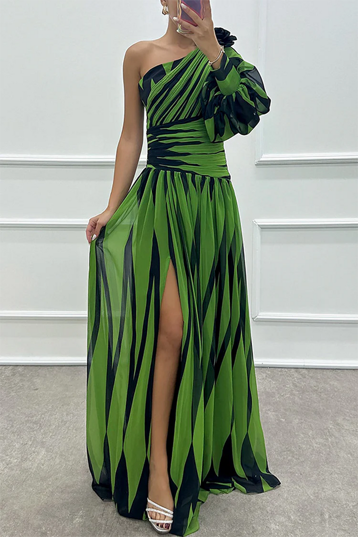 Shiloh - Elegante Maxi Dress a Strisce con Spalla Scoperta