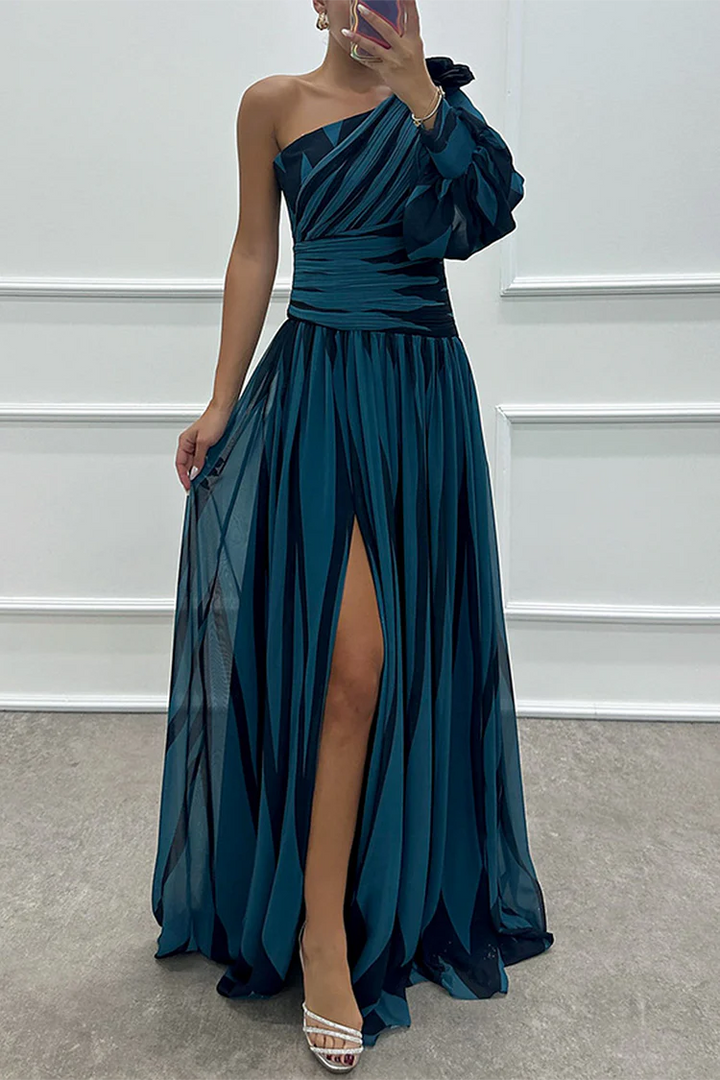 Shiloh - Elegante Maxi Dress a Strisce con Spalla Scoperta
