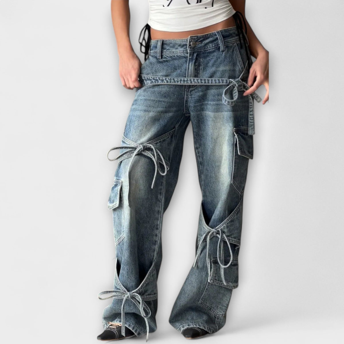 Denara – Jeans larghi con elementi di legatura