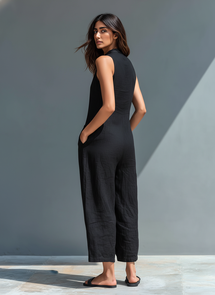 Claudia | Mono minimalista in lino per donna, senza maniche, colletto alto e bottoni