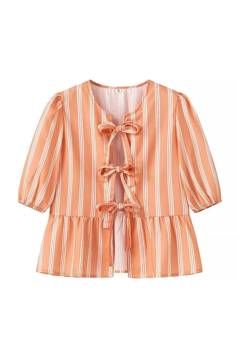 Sofia™ | Blusa a righe con maniche a sbuffo, peplum e fiocchetti