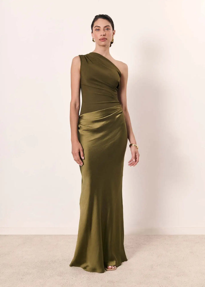 Sophia | Abito Maxi in Raso a Spalla Scoperta