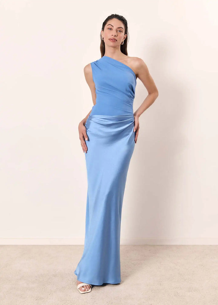 Sophia | Abito Maxi in Raso a Spalla Scoperta