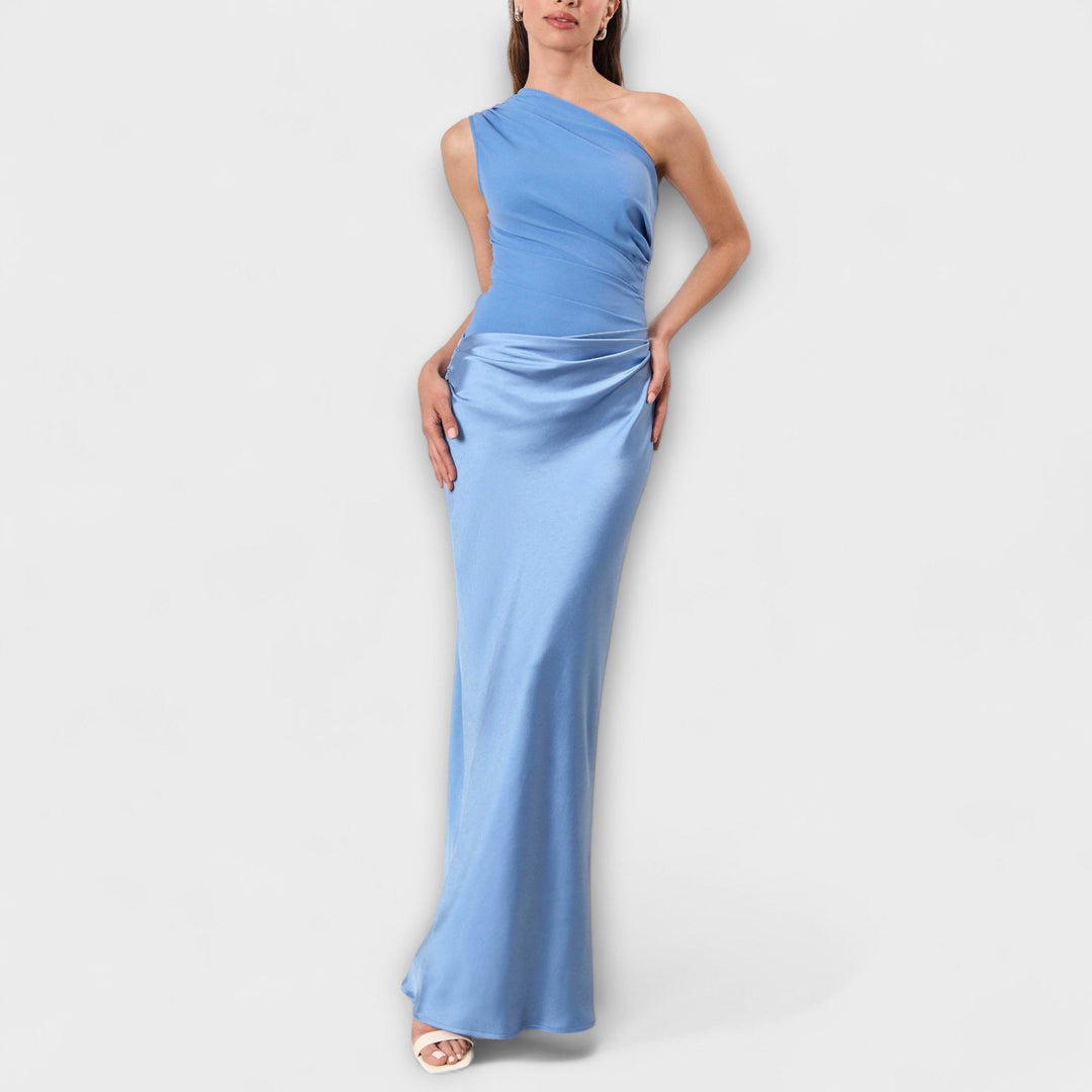Elegante abito maxi a pieghe con spalla unica