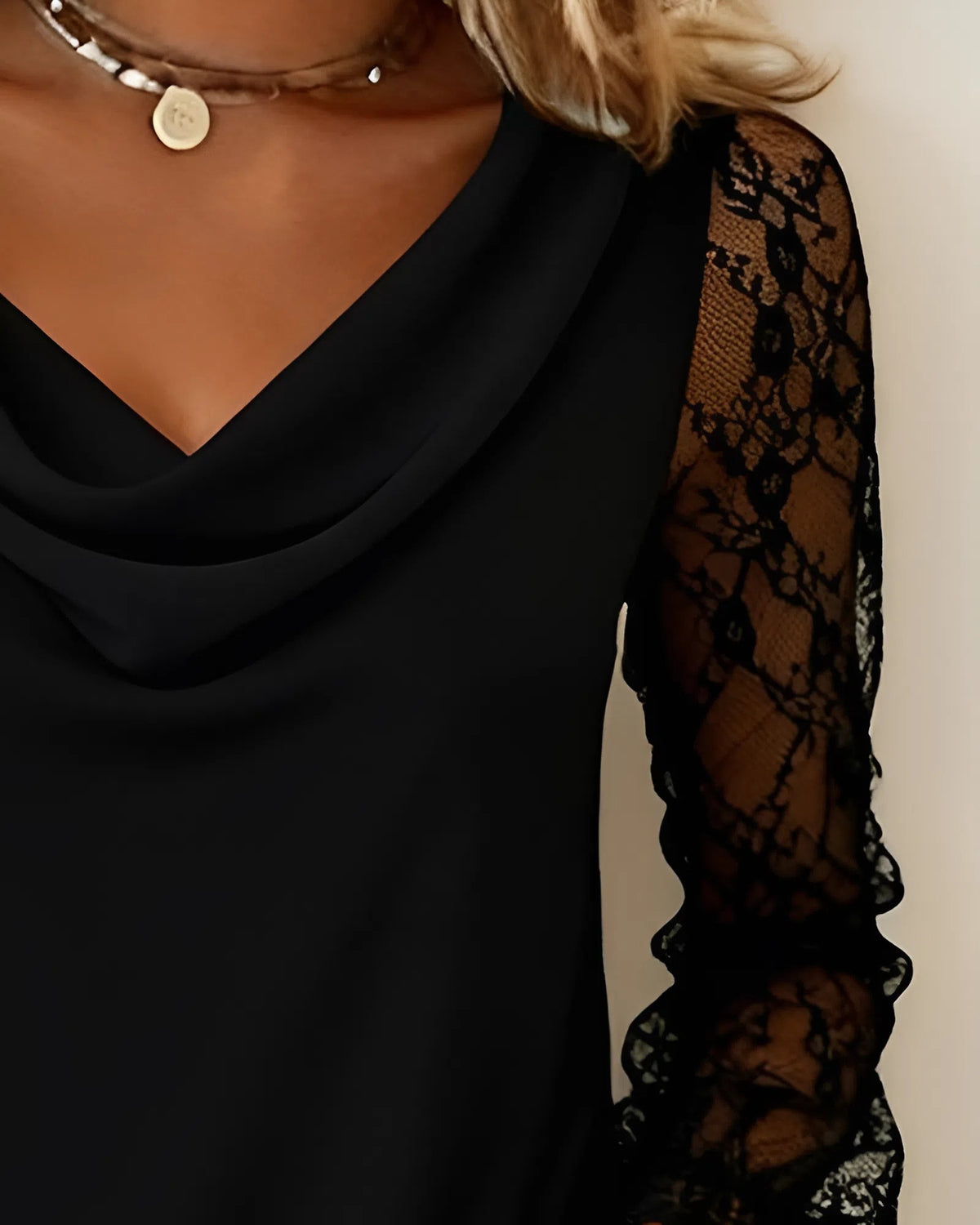 Alessia – Blusa Elegante con Collo Drappeggiato